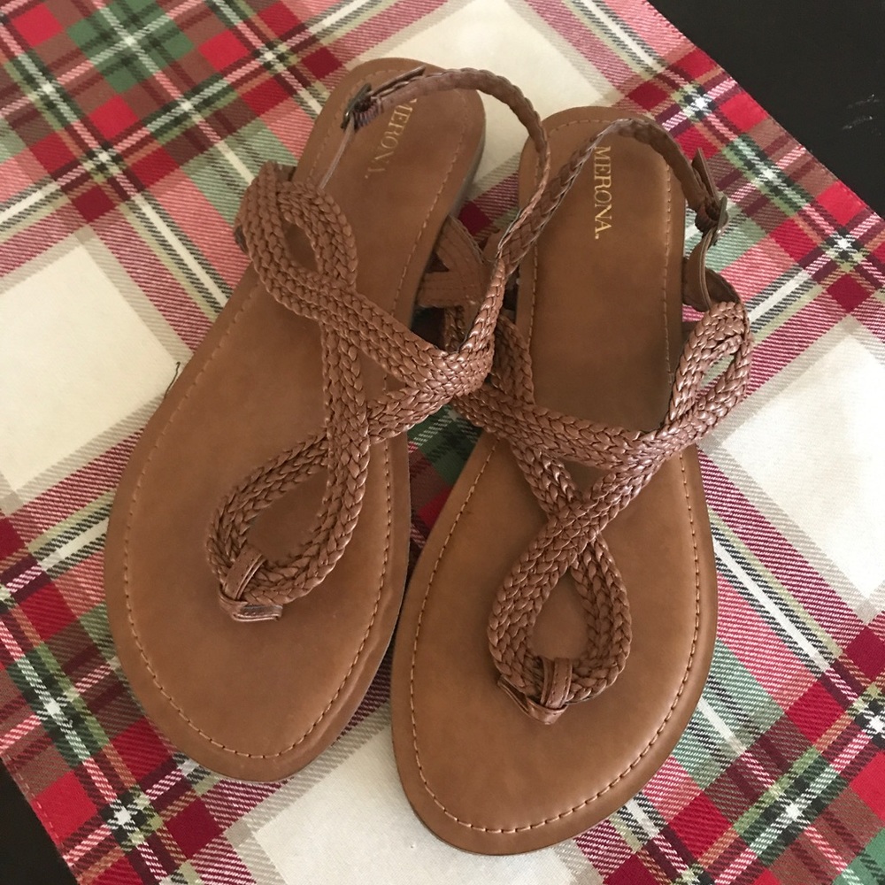 NWOT✨ Tan Sandals